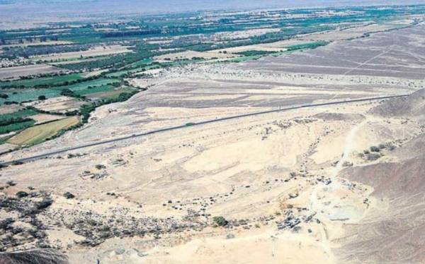 Una empresa de extracción de cal destruye zona arqueológica en Nasca
